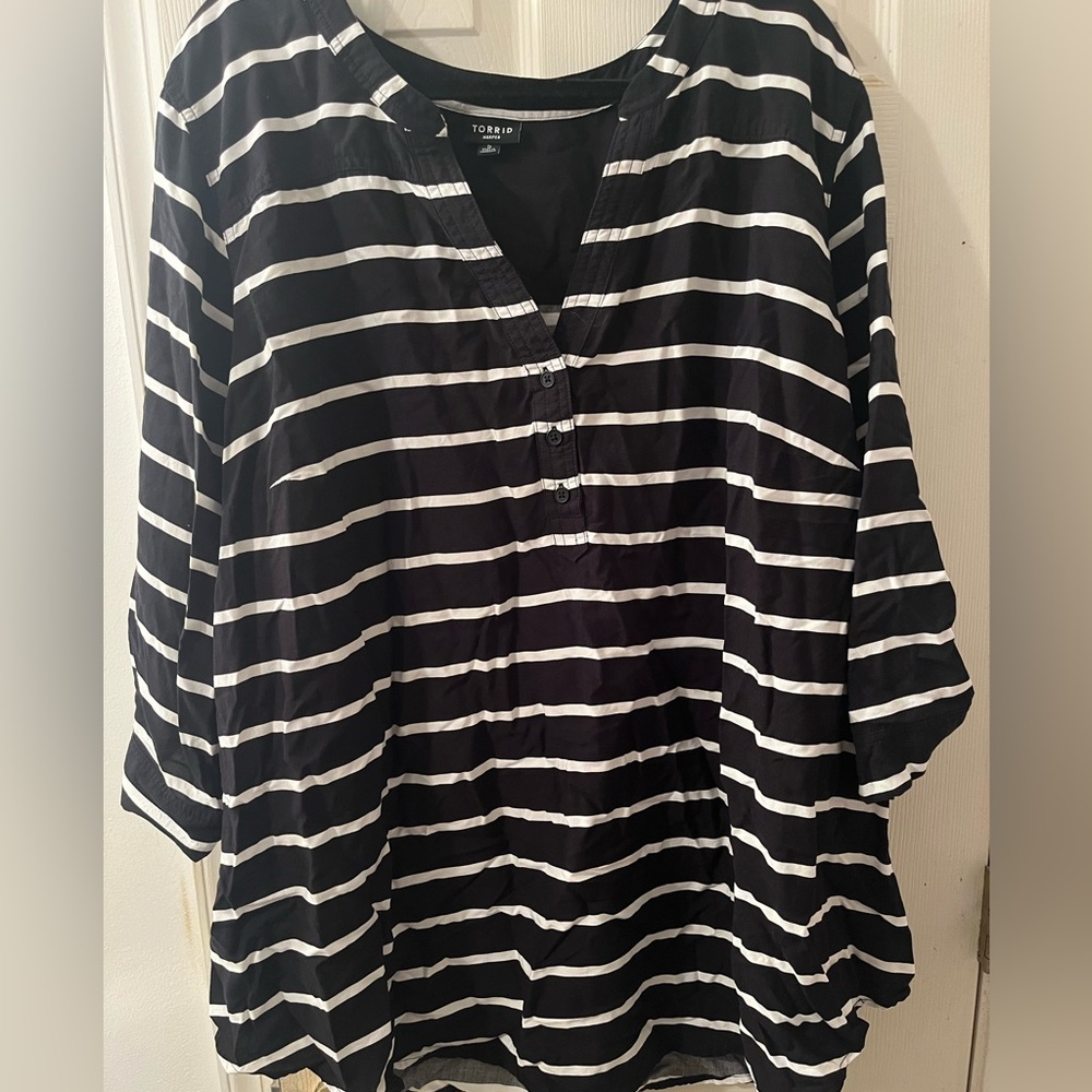 5X Torrid Black and White Striped Tunic